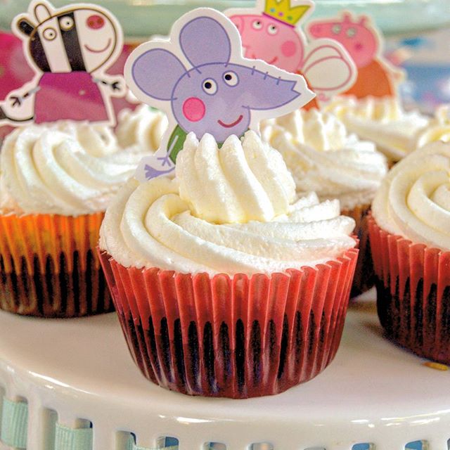 #buttercream #cupcakes that my sister made.  #delicious #dessert @keechesncake