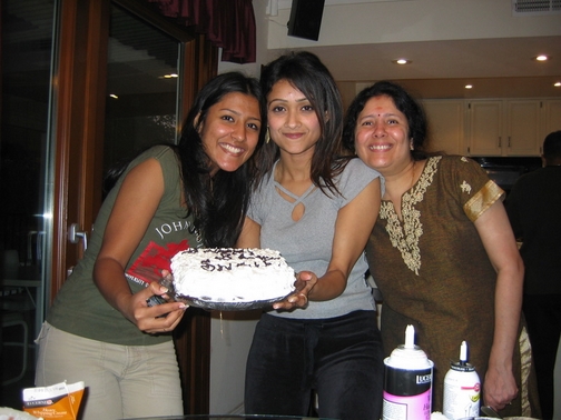 Keerthi, Simi Chechi, and Amma